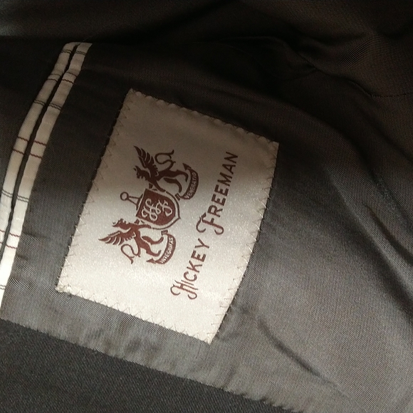Suit !Hickey freeman suit charcoal